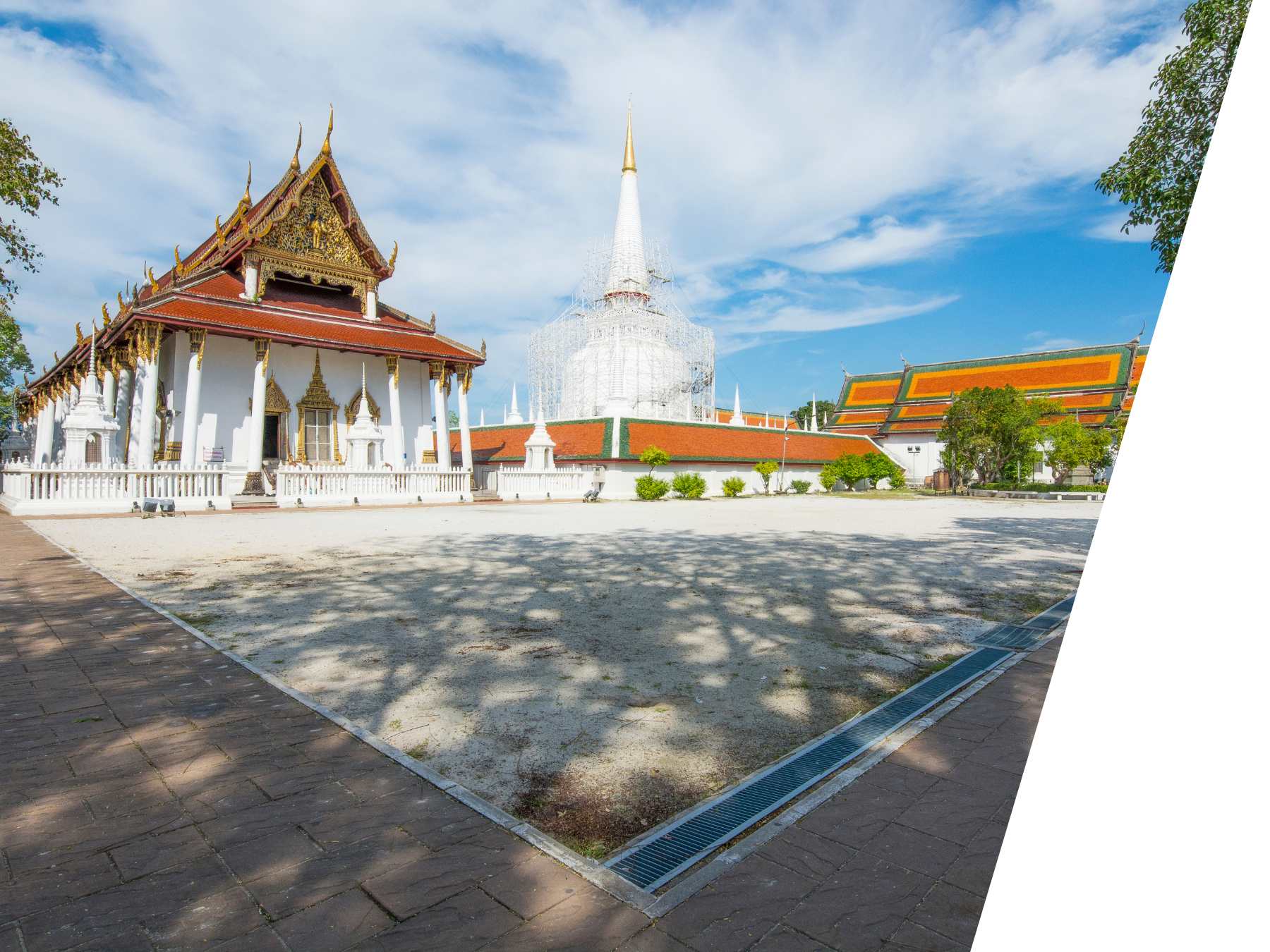 A temple in Thailand - perfect place to visit for exchange students who study in Thailand.
